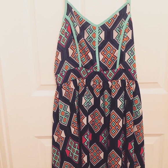 Patterned Dress - Picture 3 of 3